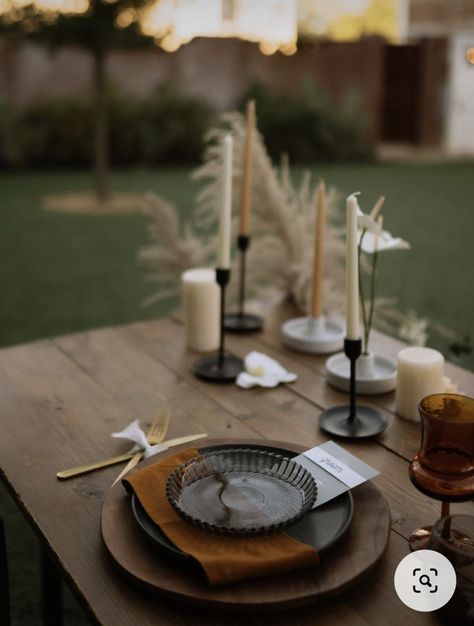 Terracotta And Black Wedding Table Settings, Terra Cotta Tablescape, Terracotta Place Setting, Terracotta Plate Setting Wedding, Bohemian Table Settings, Pastel Table Setting, Terracota Ceramic Plate Setting, Winter Table Decorations, Dinner Party Settings