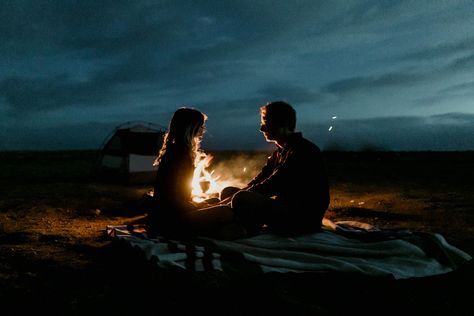 Camp Couple, Camping Couple Aesthetic, Couple Bonfire, Campfire Couple, Campfire Couple Aesthetic, Couple Campfire, Couples Camping Romantic, Camping Together Couple, Summer Camping Photography