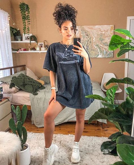 Mode Kylie Jenner, Photographie Inspo, Curly Girl Hairstyles, Grunge Look, Girl Fits, Soft Grunge, Curly Girl, Looks Vintage, Fashion Killa