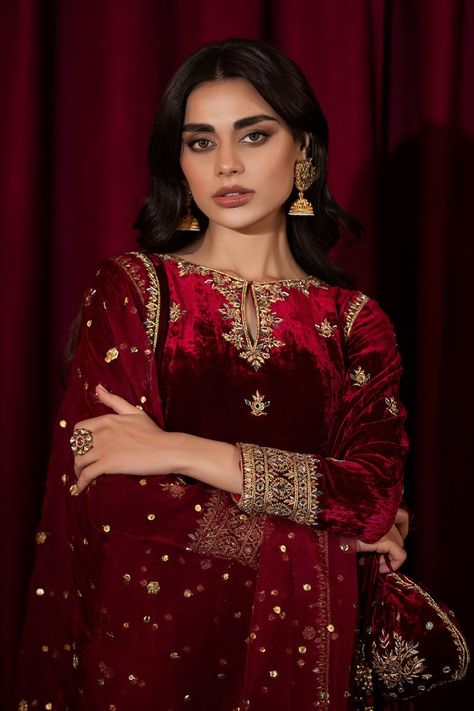 Handwork On Velvet Suits, Velvet Kurta Pakistani, Velvet Dresses Outfit, Embellished Dresses, Velvet Suit Design, Embroidered Suits, Velvet Kurta, Desi Dress, Velvet Dress Designs