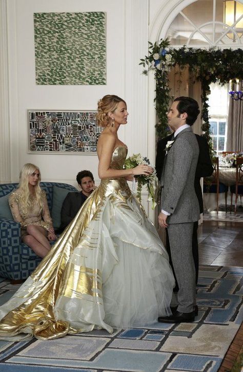 Serena van der Woodsen's 72 Best Looks - HarpersBAZAAR.com Serena And Dan Wedding, Dan Gossip Girl, Gossip Girl Wedding, Mode Gossip Girl, Estilo Gossip Girl, Stile Kendall Jenner, Tv Weddings, Stile Blair Waldorf, Jenny Humphrey