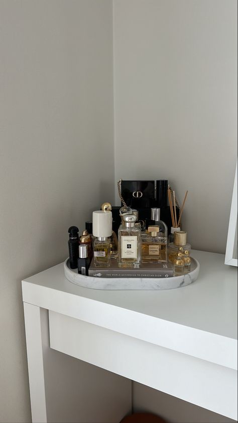 My vanity 🤍 Marble tray 🤍 Perfumes Perfume On Vanity, Simple Vanity Decor, Perfume Corner In Bedroom, Perfume Tray On Dresser, Makeup Tray Aesthetic, Marble Perfume Tray, Draw Organization Makeup, Perfume Organization Aesthetic, Room Tray Decor