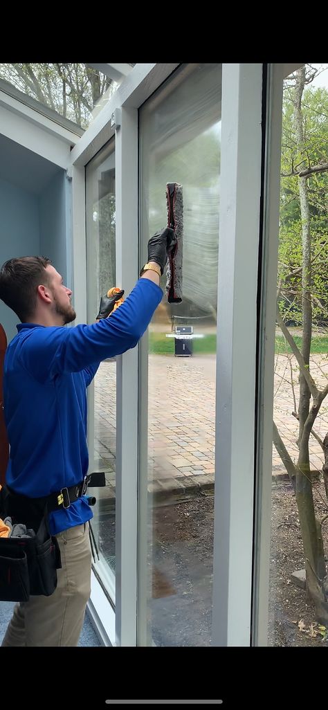 Best Window Cleaner, High Rise Window Cleaning, Windows Cleaning, Professional Window Cleaning, Window Washing, Black Suit Men, Eco Friendly Cleaning Products, Washing Windows, Small Business Advice