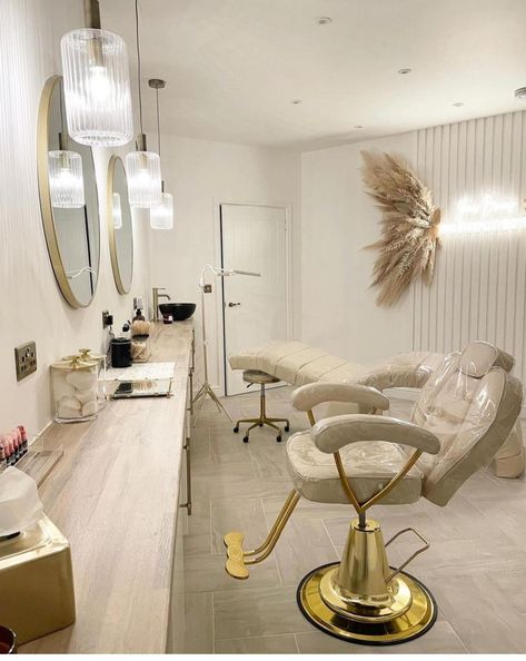 Makeup Studio Decor, Beauty Room Salon, Home Beauty Salon, Esthetician Room Decor, Esthetics Room, Beauty Therapy Room, Hair Salon Interior, Salon Suites Decor, Hair Salon Decor