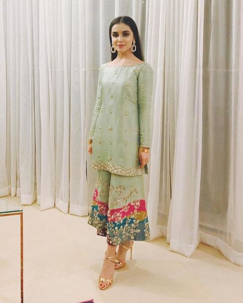 Dawat Outfit, Design Kurta, Shadi Dresses, Pakistani Formal Dresses, Nikkah Dress, Pakistani Fashion Casual, Pakistani Wedding Outfits, Indian Salwar Kameez, Pakistani Dresses Casual