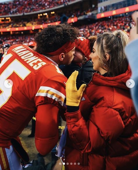 Nfl Wife, Nfl Wags, Nfl Wives, Brittany Mahomes, Footballers Wives, Go Chiefs, Chiefs Kingdom, Aesthetic Couples, Nfl Photos