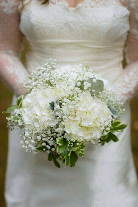 Mary Gilmore, Mob Wedding, Fresh Wedding Bouquets, White Hydrangea Wedding, Bouquet Hydrangea, Bridesmaids Flowers, Lily Bridal Bouquet, Hydrangea Bouquet Wedding, Simple Wedding Bouquets