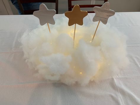 Cloud And Star Centerpieces, Stars Table Centerpiece, Balloon Cloud Centerpiece, Cloud Center Piece, Cloud Centerpiece Diy Table Decorations, Diy Cloud Centerpieces, Clouds Centerpiece Ideas, Wish Upon A Star Baby Shower Ideas, Cloud Table Centerpiece