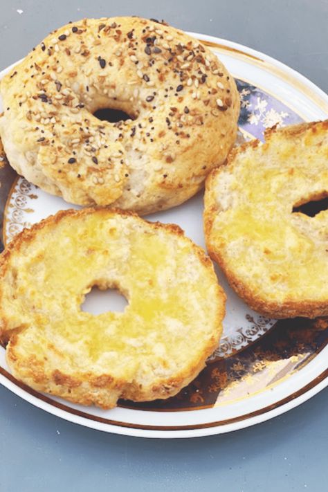 Gluten-Free Cottage Bagels with Everything Seasoning Cheese Bagel Recipe, Cottage Cheese Bagels, Bagels Easy, Bagel Calories, Bagel Recipes, Everything Seasoning, Gluten Free Bagels, Cheese Waffles, Cheese Flatbread