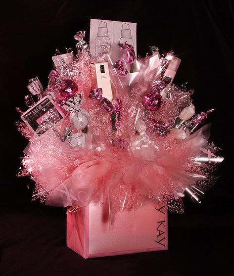 MARY KAY Bouquet | Flickr - Photo Sharing! Diy Makeup Gift Basket, Makeup Gifts Basket, Makeup Basket, Mary Kay Christmas, Mary Kay Holiday, Mary Kay Gifts, Personalized Gift Baskets, Mary Kay Party, Mary Kay Skin Care