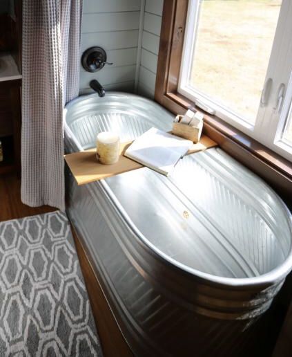 Rustic Tub Ideas, Stock Tub Bathtub, Metal Tub Ideas, Trough Bathtub, Tin Tub, House Bathroom Designs, Minimalist Bathroom Design, Camper Interior Design, Rv Interior Remodel