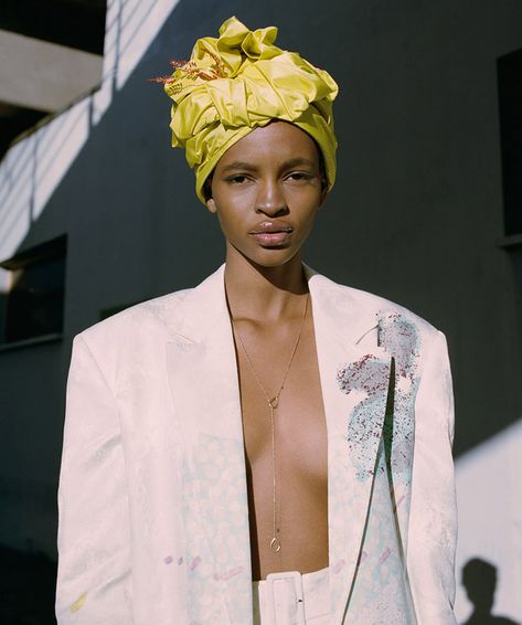 Stay Sharp and Respectful: How to Wear a Headscarf Without Cultural Appropriation Tie A Turban, Cultural Appropriation, Beautiful Backgrounds, On Design, Fashion Editor, Head Scarf, Fashion Photographer, Simple Outfits, Headpiece