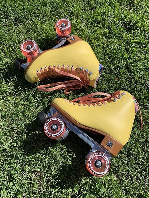 Moxi Beach Bunny Skates, Moxi Skates, Moxi Roller Skates, Moving States, Best Roller Skates, Skate Aesthetic, Classic Outdoor, Strawberry Lemonade, Ankle Support