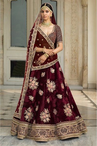 Latest 50 Velvet Lehenga Designs For Parties and Weddings (2021) Lehenga Sabyasachi, Sabyasachi Lehengas, Velvet Lehenga, Bridal Lehenga Designs, Latest Bridal Lehenga, Sabyasachi Lehenga, Wedding Lehenga Designs, Indian Bride Outfits, Designer Bridal Lehenga