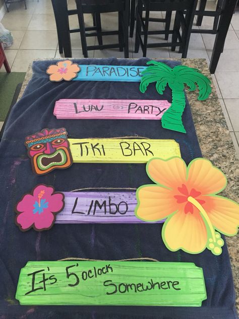 Luau party Water Park Ideas, Homecoming Themes, Florida Decor, Luau Party Decorations, Yearbook Layouts, Cheer Life, After Prom, Hawaii Party, Prom Theme