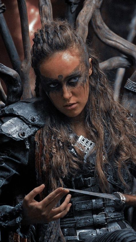 The 100 Halloween Costume, Viking Make Up Woman, Vikings Women, Woman Viking, Warrior Makeup, Viking Halloween Costume, Viking Makeup, Vikings Halloween, Lexa E Clarke