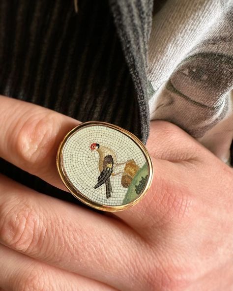 Micromosaic Jewellery, Gold Finch, Mosaic Ring, Micro Mosaic Jewelry, Weird Jewelry, Mode Hippie, Art Jewelry Contemporary, Micro Mosaic, Unusual Jewelry