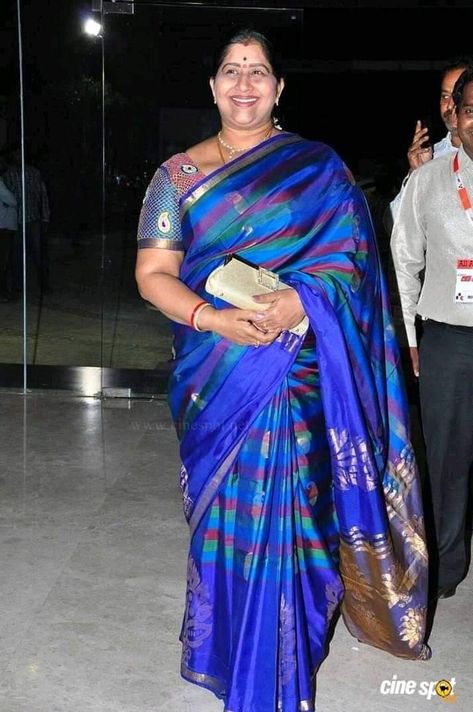 Radhika Sarathkumar, Beautiful Women Over 40, Indian Sarees, Desi, Saree, Mens Outfits, Beauty