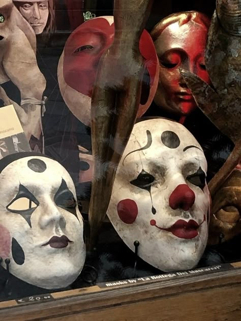 Retro Halloween Masks, Scary Circus Aesthetic, Old Clowns Vintage, Horror Circus Aesthetic, Killer Clown Aesthetic, Fanfare Aesthetic, Venician Mask, Dark Circus Aesthetic, Nails Art Aesthetic