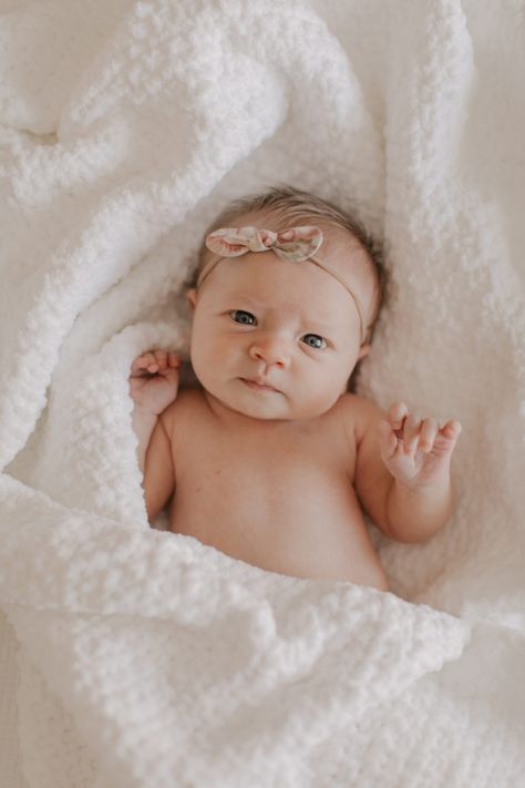 Doing Your Own Newborn Photos, How To Take Newborn Pictures, Cute Newborn Pictures, Newborn Photos To Take, 3 Week Newborn Photos, Boho In Home Newborn Session, Newborn Photo Shoot Ideas At Home Diy, Big Family Newborn Pictures, Indoor Newborn Photography Home