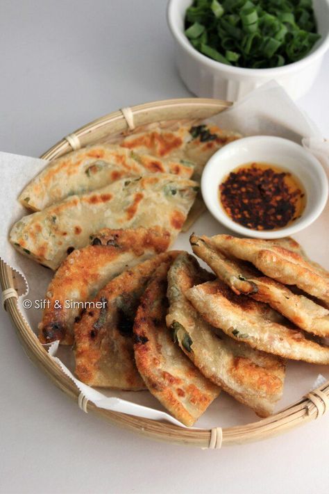 Green Onion Pancakes (葱油饼) 3 Ways | Sift & Simmer Green Onion Pancake Recipe, Mandarin Pancakes, Green Onion Pancake, Onion Pancake, Big Snacks, Chinese Street Food, Chinese Snacks, Dumpling Dough, Chinese Green