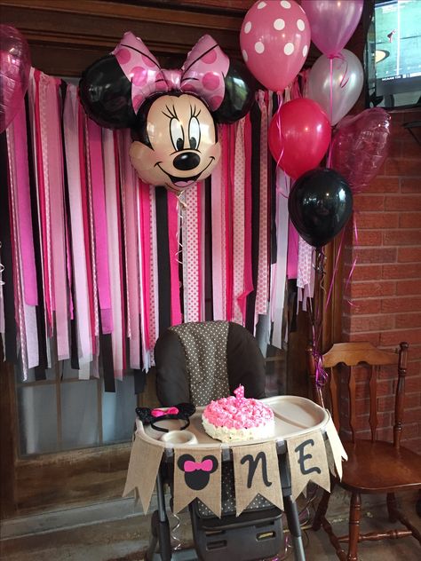 Minnie Mouse Streamer Backdrop, Minnie Backdrop, Streamer Wall, 1st Birthday Decor, Streamer Backdrop, Mouse Wall, Minnie Mouse 1st Birthday, 1st Birthday Decorations, Minnie Party