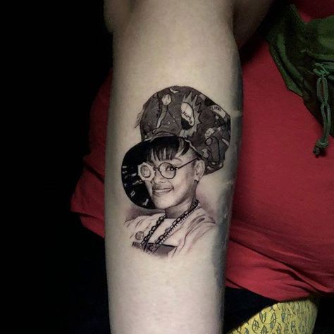 Micro Portrait of Lisa 'Left Eye' Lopes of TLC by Pony Lawson #tattoos #tattooartist #blackandgrey #blackandgray Lisa Left Eye, Neon Tattoo, Left Eye, R Tattoo, Ink Master, Professional Tattoo, Family Tattoos, Eye Tattoo, Future Tattoos