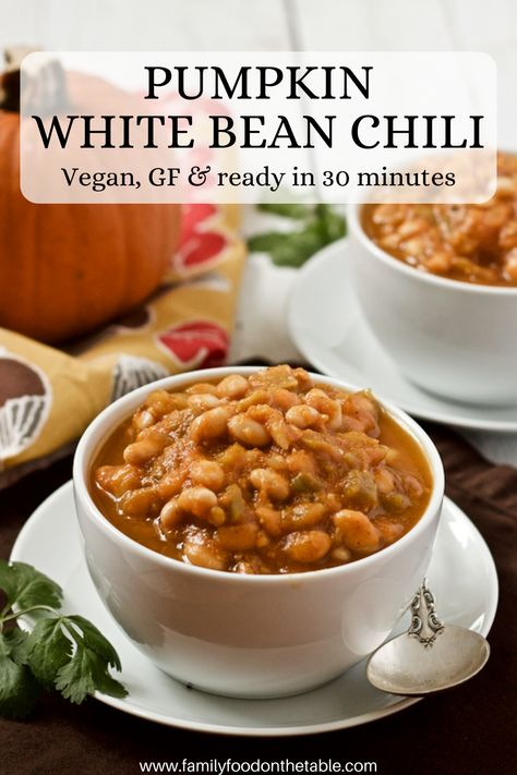 Pumpkin white bean chili is an easy, gluten-free and vegan recipe that comes together in just 30 minutes! Pumpkin Chili Vegetarian, Pumpkin White Bean Chili, Chili With White Beans, Vegetarian Pumpkin Chili, Chili Vegetarian, Healthy Vegetarian Lunch, Pumpkin Chili Recipe, Diy Scrubs, White Bean Chili