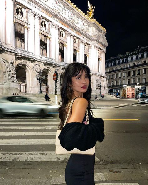 CAROLINE HU on Instagram: “Bonsoir Paris 🌙” Caroline Hu, Ootd Classy, Black Quinceanera Dresses, Black Quilted Jacket, Barbie Life, Black Trainers, Model Poses Photography, Trainers Black, Selfie Ideas