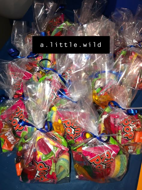 Homecoming Candy Ideas, Homecoming Campaign Ideas Candy Bags, Party Packs For Kids Goody Bags, Candy Bags Ideas Birthday, Birthday Goodie Bags Ideas For Teens, Graduation Goodie Bags, Cheap Party Bags, Barbie Campaign, Candy Bag Ideas