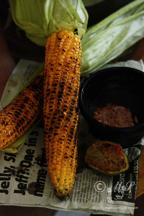 Bhutta or Butta ~ Indian styled roasted corn on the cob flavoured with lime, salt and chilli powder  Recipe: http://www.monsoonspice.com/2013/09/bhutta-or-butta-recipe-indian-styled.html Roasted Corn On The Cob, Indian Food Photography, Desi Street Food, Kid Friendly Recipes, South Indian Recipes, Vegetables Photography, Indian Dinner, Jewel Design, Recipe Indian