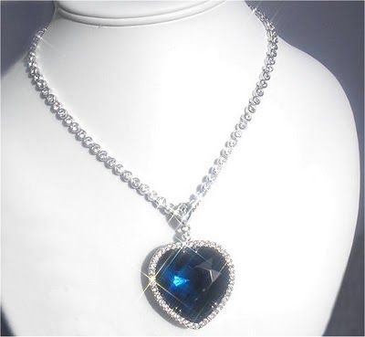 heart of the ocean necklace- titanic Most Expensive Jewelry, Heart Of The Ocean, Titanic Jewelry, Ocean Heart, Ocean Necklace, Swarovski Crystal Hearts, Diamond Jewel, Expensive Jewelry, Precious Gems