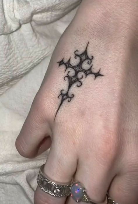 Tato Grunge, Tatuaje Hello Kitty, Tattoo Main, Emo Tattoos, 16 Tattoo, Tato Henna, Grunge Tattoo, Pretty Hand Tattoos, Sharpie Tattoos