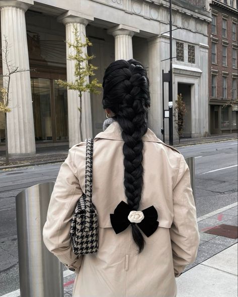 Hair inspo, braid, french braid, bow hairstyle, easy everyday hairstyle, ribbon hair, long hair Braids With Ribbon Black Hair, Braids With Bows Black Women, Black Bow In Hair Aesthetic, Bows In Braids Aesthetic, Hairstyle Ribbon, Bow Trend With Braids, Coquette Hair, Everyday Hairstyle, Women Cornrows