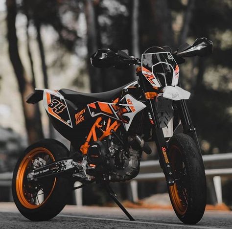 Shared by Motorcycle Clothing - Two-Up Bikes www.twoupbikes.co.uk   #motorcycleclothing #Rayven #RayvenClothing #motorcycletrousers #leatherjackets Custom Dirt Bike, Ktm Dirt Bikes, Ktm Supermoto, Tmax Yamaha, Ktm Motorcycles, Cool Dirt Bikes, Motorcross Bike, Ktm Exc, Ktm 690