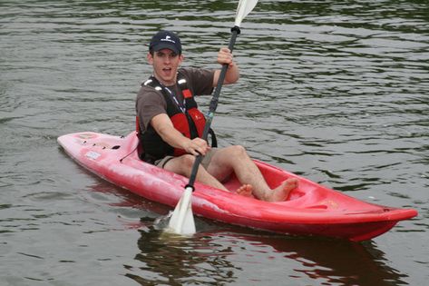 A Beginners Guide to Choosing the Best Sit On Top Kayak Skin On Frame Kayak, Sit On Top Kayak Accessories, Shallow Water Boats, Kayak For Beginners, Kayak Launch, Sit On Top Kayak, Canoe Accessories, Sit On Kayak, Clear Kayak