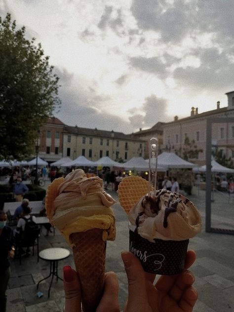 Ice Cream Italy, Gelato Italy, Italy Places To Visit, Italian Ice Cream, Mia Bella, Italian Cafe, Ice Cream Van, Italian Ice, Cream Aesthetic