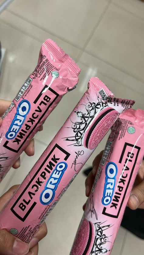 Black Pink Oreo, Blackpink X Oreo, Oreo Blackpink, Blackpink Oreo, Blackpink Merch, Pink Snacks, Blackpink Coachella, Blackpink Square Up, Blink Book