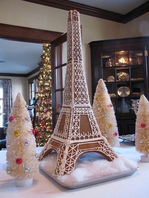 Gingerbread Architecture, Cool Gingerbread Houses, Traditional Christmas Cookies, Ginger House, Gingerbread House Designs, Gingerbread House Cookies, Gingerbread Village, Gingerbread House Decorations, Gingerbread Decorations