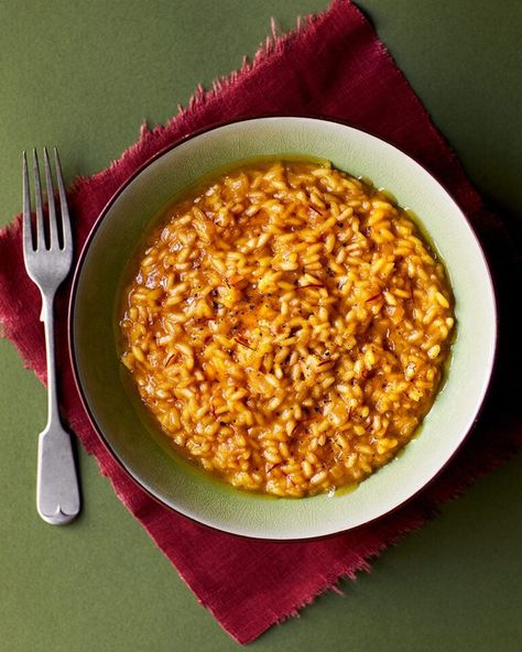 Best-of-the-best risotto alla milanese Risotto Milanese Recipes, Best Italian Dishes, Flourless Baking, Risotto Milanese, Best Risotto, Risotto Alla Milanese, Spicy Cocktail, Italian Favorites, Seasonal Cooking