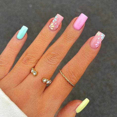 Bright Spring Nails: Your Ultimate Guide to This Season's Most Vivacious Manicure Trends - divagaze.com Spring Nail Color 2024 Trends, Bright Spring Nails, Oval Shaped Nails, Aqua Nails, April Nails, Pretty Nail Colors, Spring Nail Colors, Work Nails, Bead Charms Diy