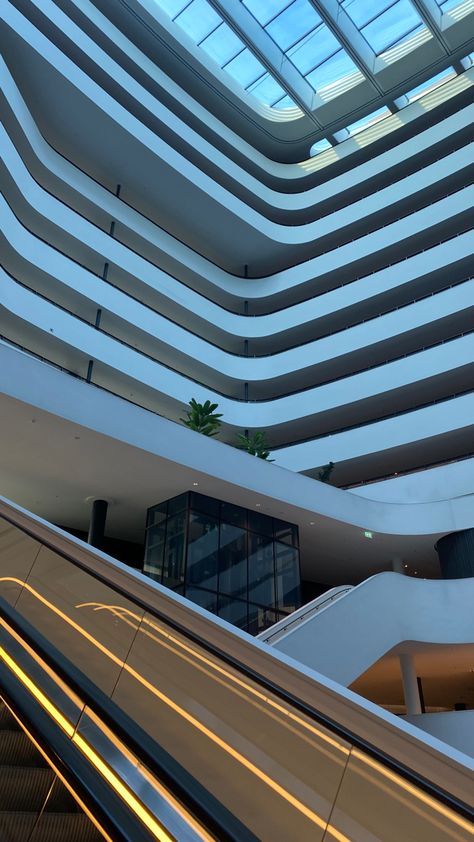 Hotel Snap, Hotel Aesthetics, Photo Moment, Plant Lights, Aesthetic Architecture, Hilton Hotel, Holiday Vacation, Summer Break, Hotel Design