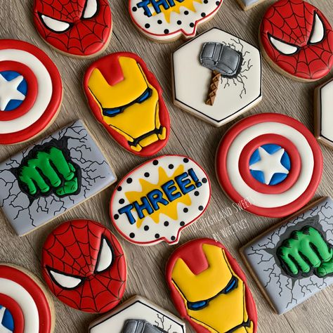 Avengers Birthday Party Decorations, Superhero Cookies, Spider Man Black, Marvel Birthday Party, Marvel Party, Avengers Theme, Superhero Birthday Cake, Marvel Hulk, Avenger Birthday Party