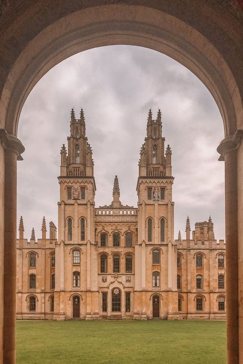 10 Most Beautiful Colleges at Oxford University According to a Student Oxford Student, University Aesthetic, Oxford College, Oxford England, College Aesthetic, Dream College, Dream School, University Campus, Oxford University