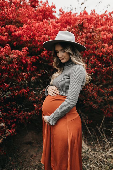 beautiful earthy fall maternity session in portland, oregon.   #maternity #maternityphotography #maternityfashion  #maternityphotos #portlandoregon #babybumps #earthytones #earthy #oregonweddingphotographer #earthyphotoshoot #simple #californiaweddingphotographer  #fallfashion #fall #fallmaternity #christmasmaternity #fallmaternitysession Fall Maternity Photography, Autumn Maternity, Photoshoot Theme, Photography City, Maternity Photo Shoot, Maternity Inspiration, Fall Maternity, Casual Maternity, Photoshoot Themes