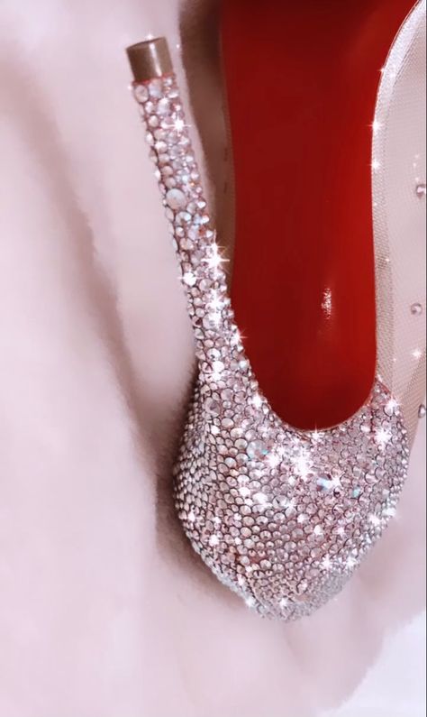 Louboutin Aesthetic, Strass Shoes, Sparkly Things, Wedding Shoes, Christian Louboutin, Diamond Necklace, Sparkle, Crystals, Bed