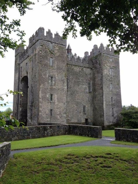 Bunratty Castle Bunratty Castle, Barcelona Cathedral, Scotland, Barcelona, Castle, England, Building, Travel