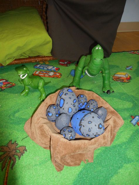 Jurassic Park Dramatic Play, Dinosaur Nest, Work Accomplishments, Dramatic Play Diy, Dinosaur Jurassic Park, Dinosaur Ideas, Play Preschool, Diy Dinosaur, Dinosaur Play