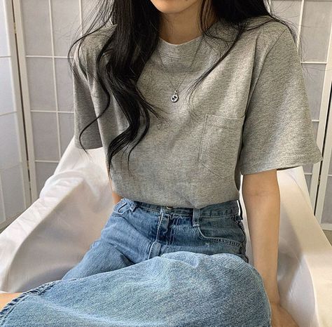 Korean Grey Outfit, Grey Tshirt Outfits Casual, Grey Shirt Outfit Women, Grey T Shirt Outfit, Grey Shirt Outfit, Bussines Casual Woman, Gray Shirt Outfit, Korean Tshirt, Comfy Minimalist