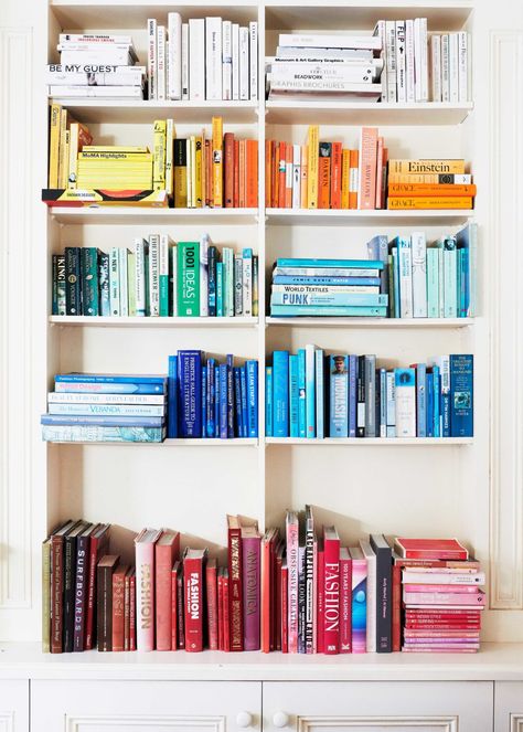 Surface Styling, Bookshelf Inspiration, Interior Design Books, Bookshelf Organization, Farmhouse Side Table, Cute Dorm Rooms, Recommended Books, Bookshelf Design, Diy Home Decor Ideas